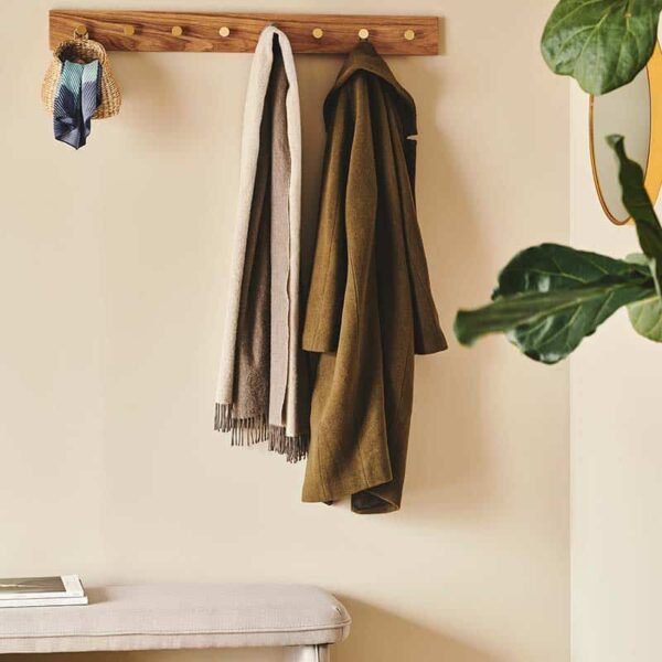 MOUD Home OAK egetræs knagerække i 100 cm, med 8 messing knager