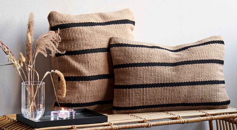 STRIPE pudebetræk 50x50 cm - beige/sort - MOUD Home