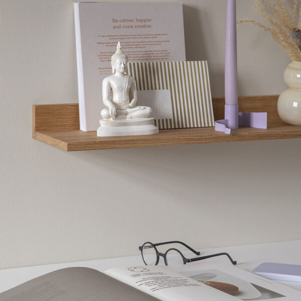 MOUD Home oak hylde og wavy lilla lysestage