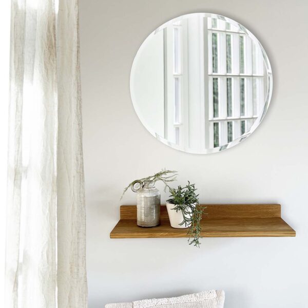 MOUD Home oak væghylde i massiv egetræ. 60 cm lang.