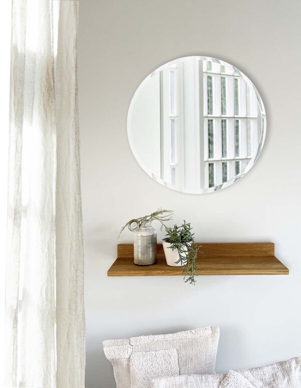 MOUD Home oak væghylde i massiv egetræ. 60 cm lang.