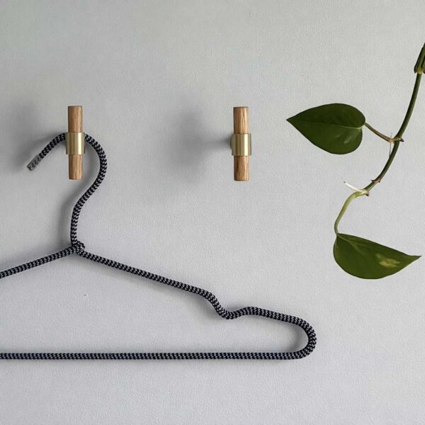 MOUD Home OAK knage i egetræ og messing