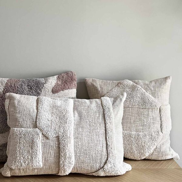 MOUD Home kala pudebetræk 40x60 cm i lys beige. Tuftet pudebetræk.