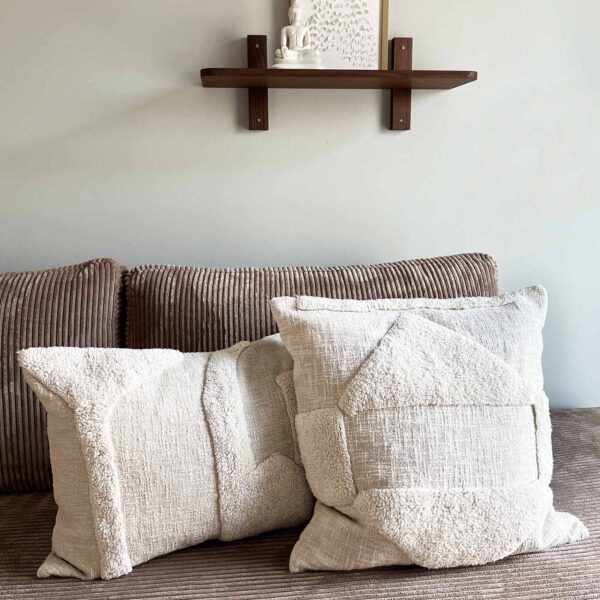 MOUD Home kala pudebetræk 50x50 cm i lys beige. Tuftet pudebetræk.
