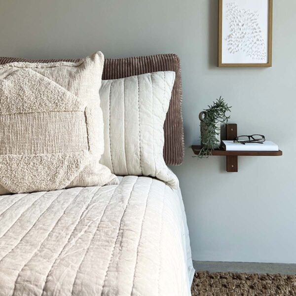 MOUD Home kala pudebetræk 50x50 cm i lys beige. Tuftet pudebetræk.