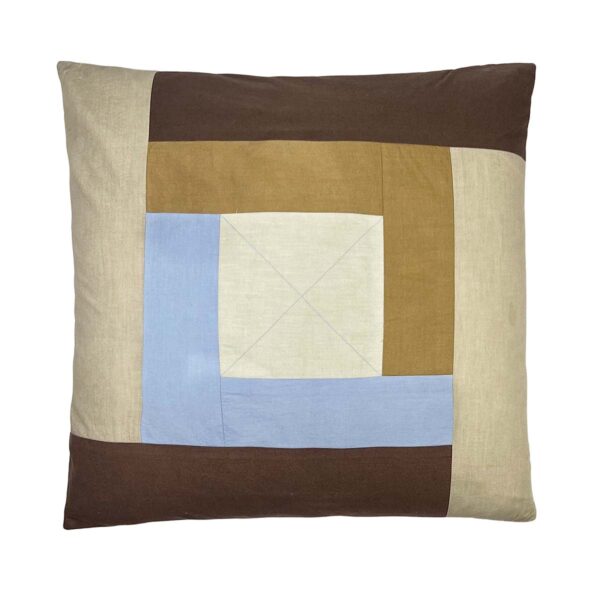 MOUD Home patch pudebetræk 50x50 cm, lilla, beige og brune nuancer.