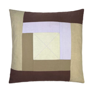 MOUD Home patch pudebetræk 50x50 cm, lilla, beige og brune nuancer.