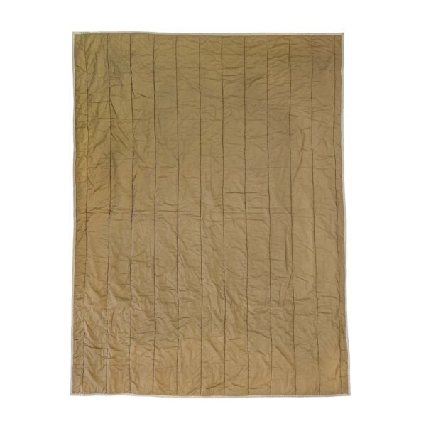 Patch quiltet tæppe i blå, beige og brune nuancer. 130x170 cm.