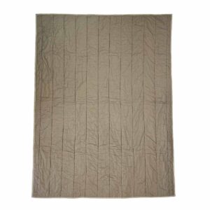 Patch quiltet tæppe i lilla, beige og brune nuancer. 130x170 cm.