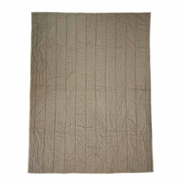 Patch quiltet tæppe i lilla, beige og brune nuancer. 130x170 cm.