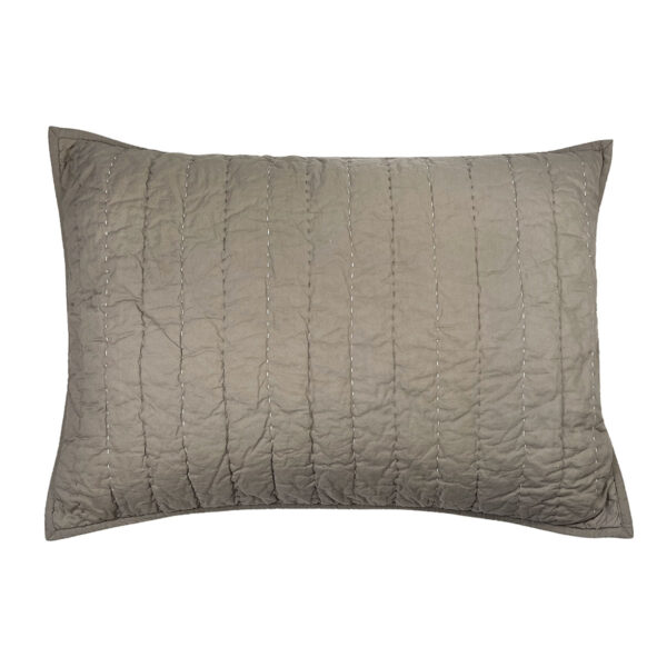 MOUD Home Senses quiltet brun pudebetræk, 50x70 cm