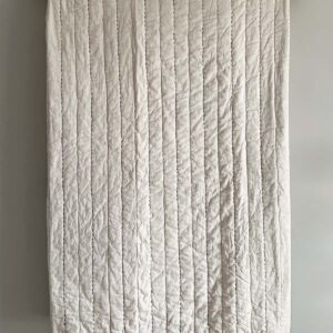 Senses quiltet sengetæppe beige 260x260 cm.