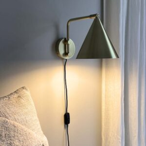 Moud home mas væglampe i børstet messing