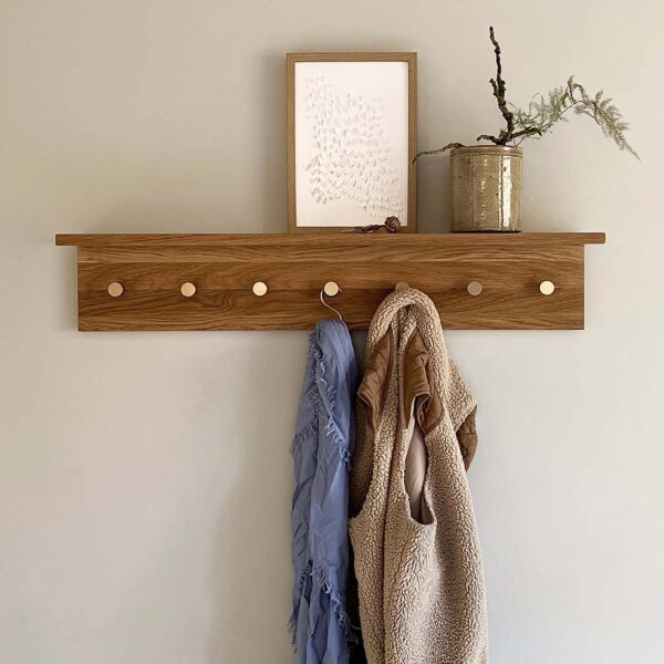 Fjord knagerække med hylde i egetræ 90 cm lang