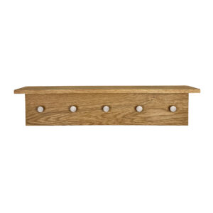 MOUD Home fjord knagerække med hylde i massiv egetræ med 5 stål knager