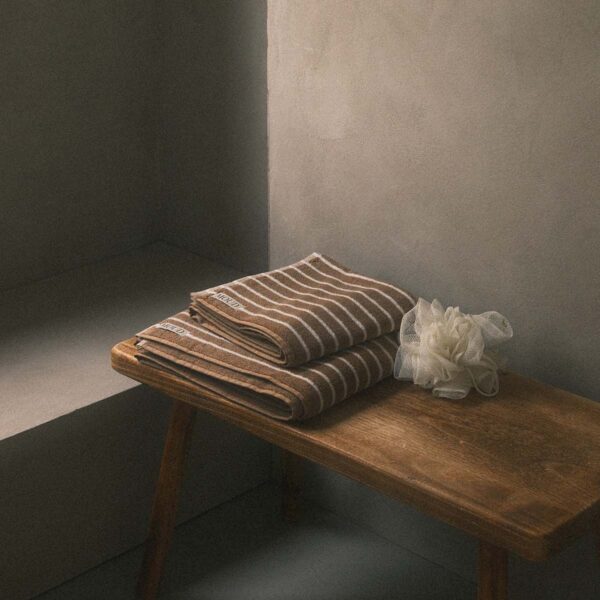 MOUD Home Lino Stribet håndklæde clay brown